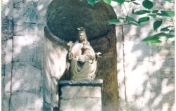 Virgen de la Victoria -Puerta de la Iglesia